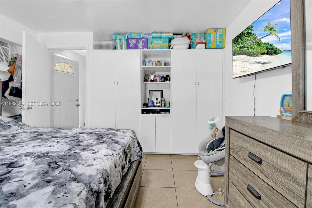 2900 NW 95th St, Miami, FL 33147 Photo