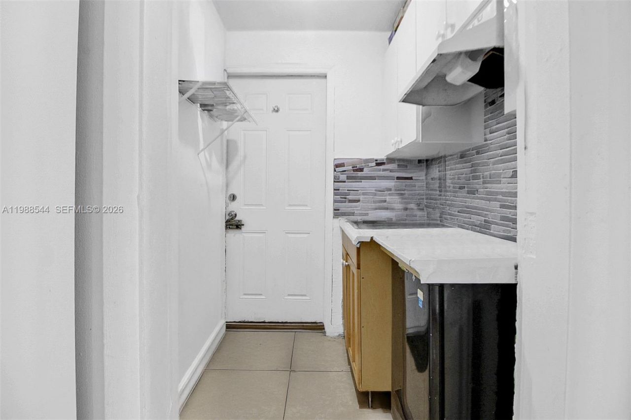 2900 NW 95th St, Miami, FL 33147 Photo