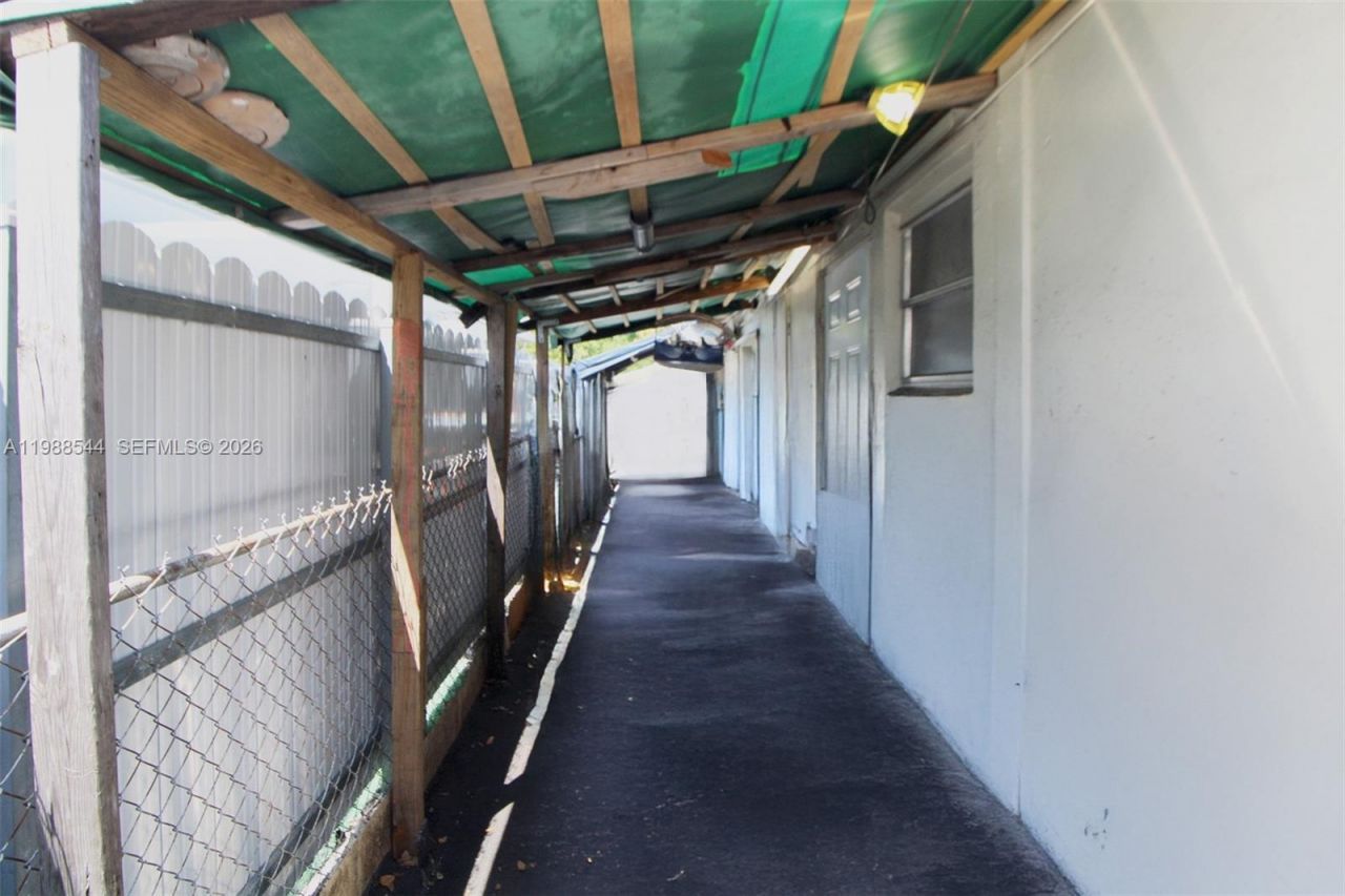 2900 NW 95th St, Miami, FL 33147 Photo