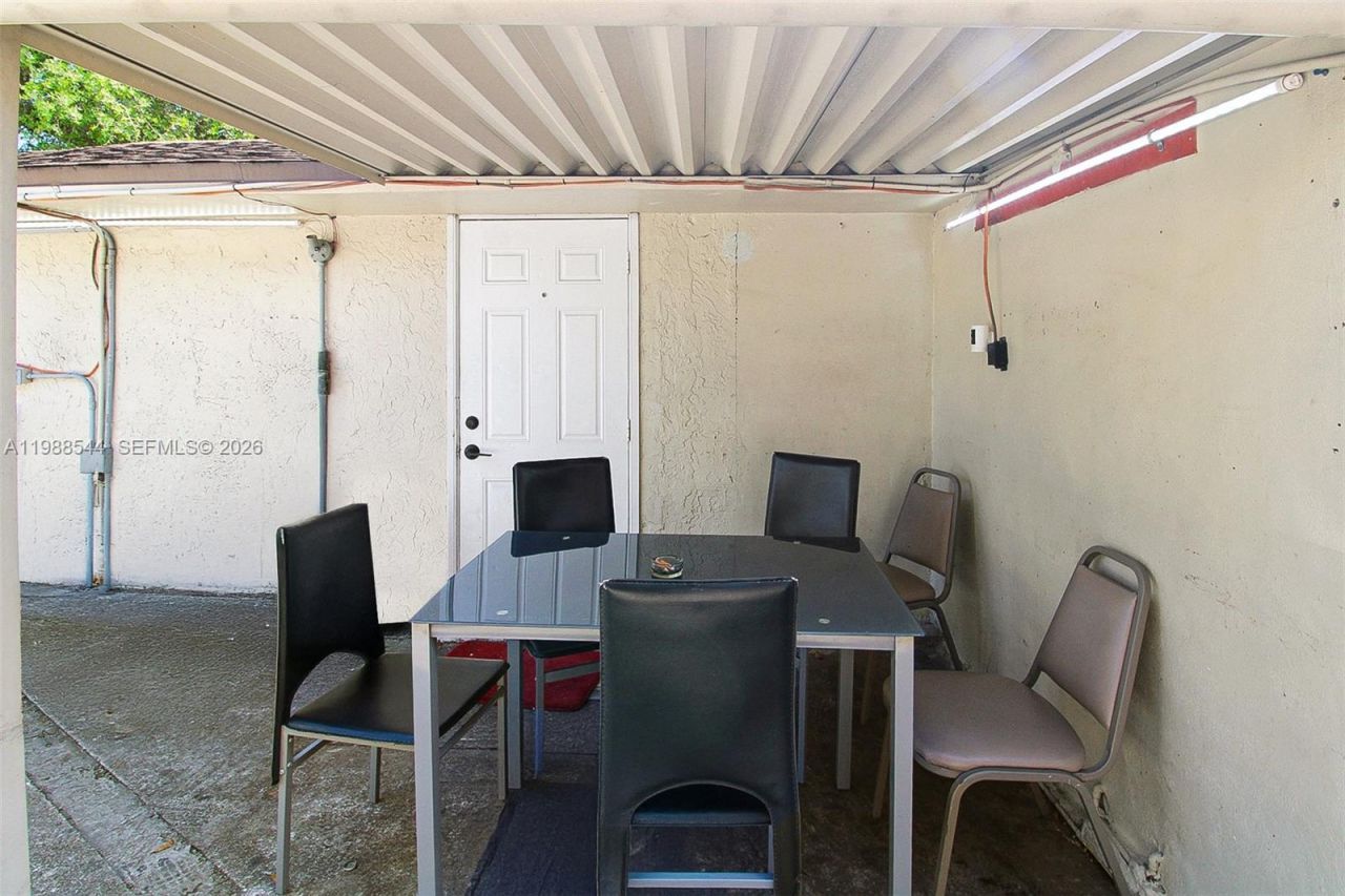 2900 NW 95th St, Miami, FL 33147 Photo