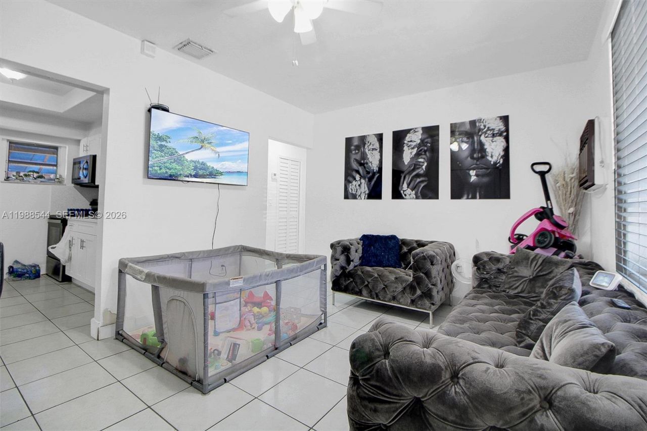 2900 NW 95th St, Miami, FL 33147 Photo