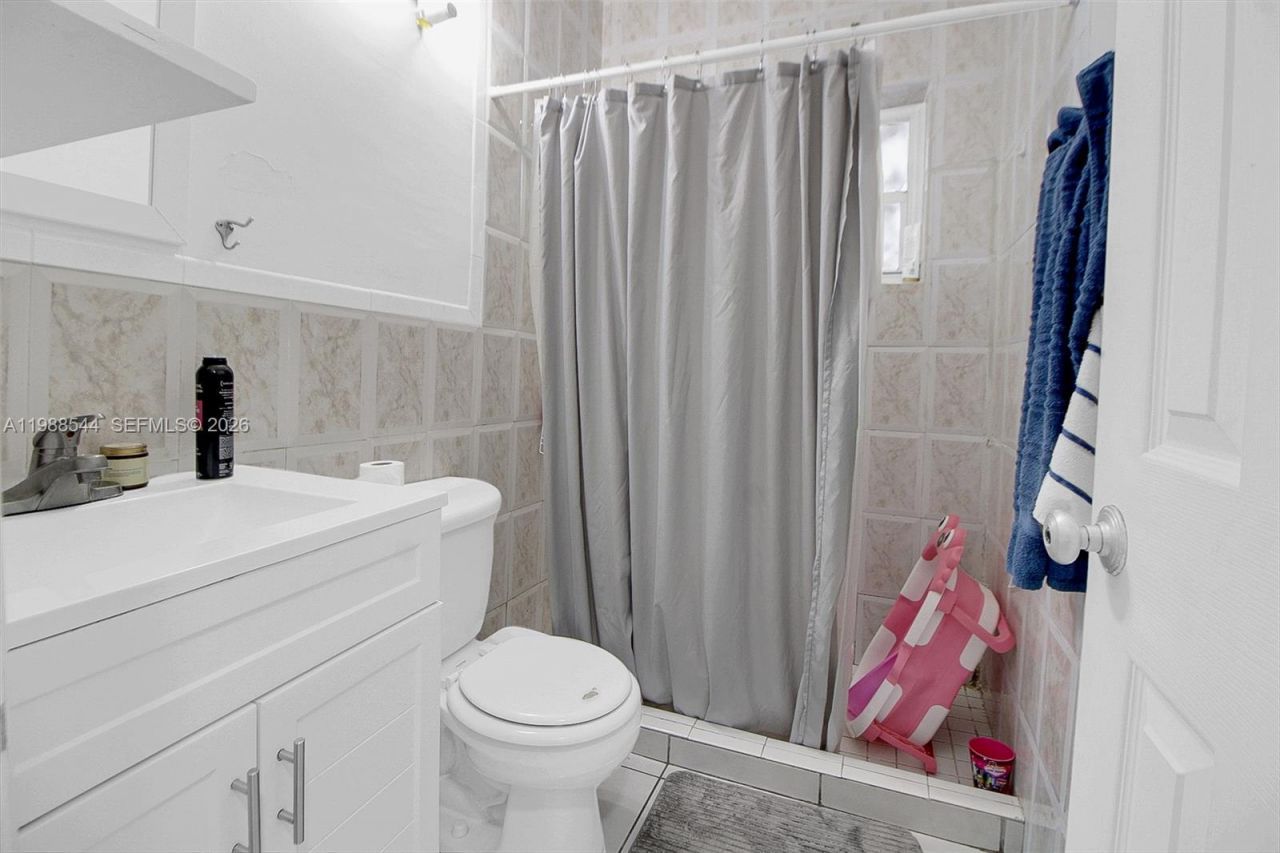 2900 NW 95th St, Miami, FL 33147 Photo