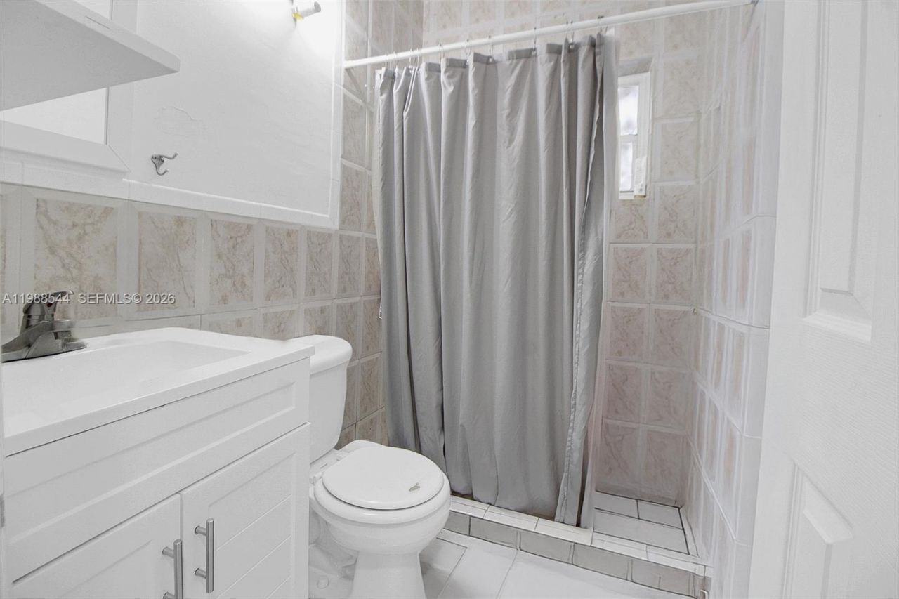 2900 NW 95th St, Miami, FL 33147 Photo