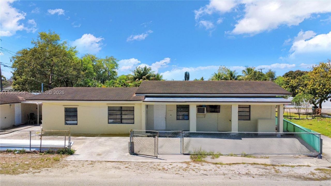 2900 NW 95th St, Miami, FL 33147 Photo