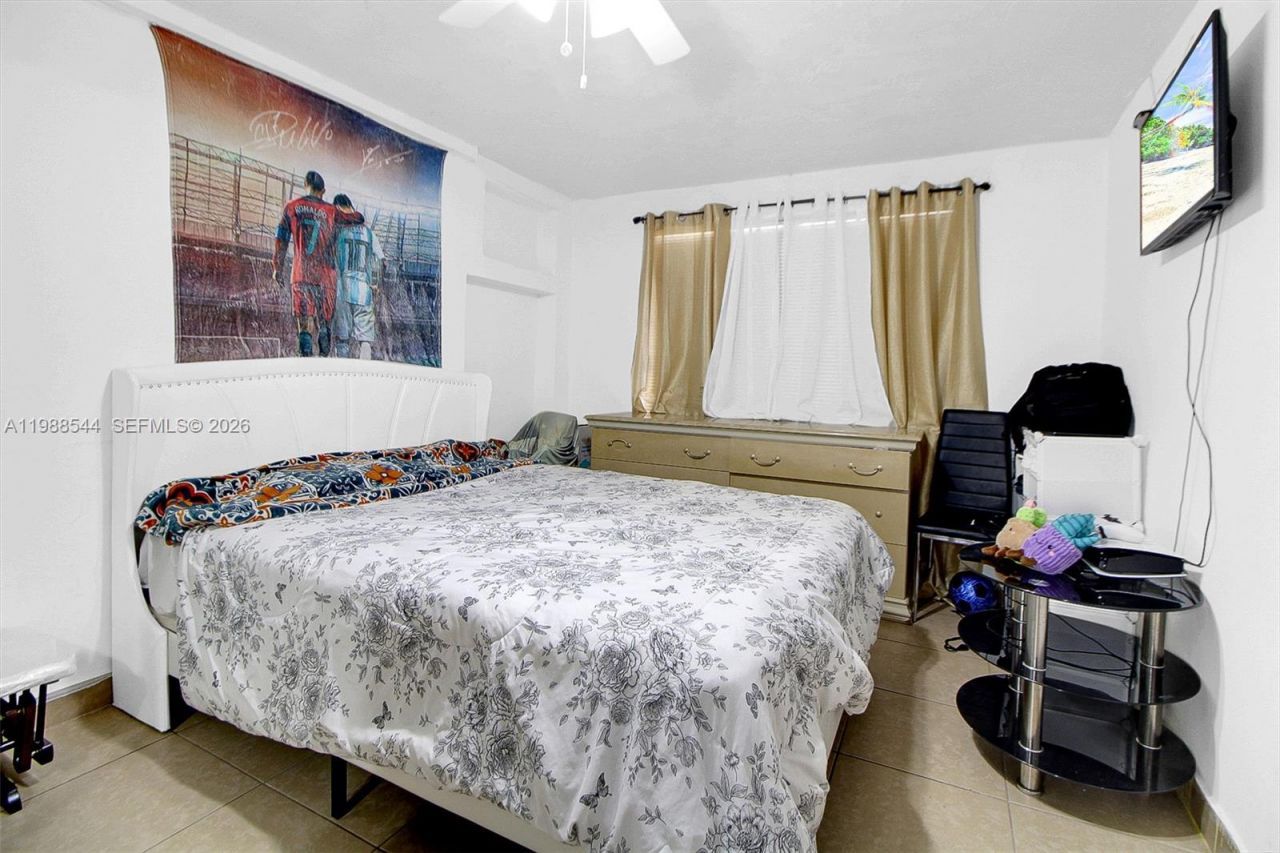 2900 NW 95th St, Miami, FL 33147 Photo