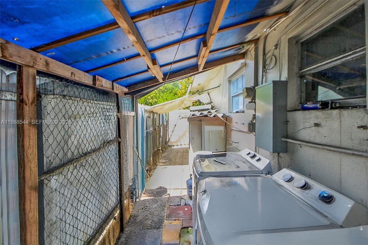 2900 NW 95th St, Miami, FL 33147 Photo