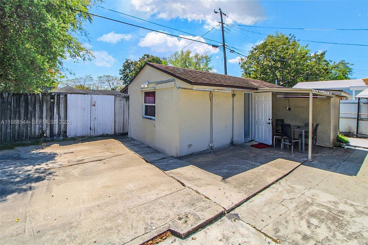 2900 NW 95th St, Miami, FL 33147 Photo