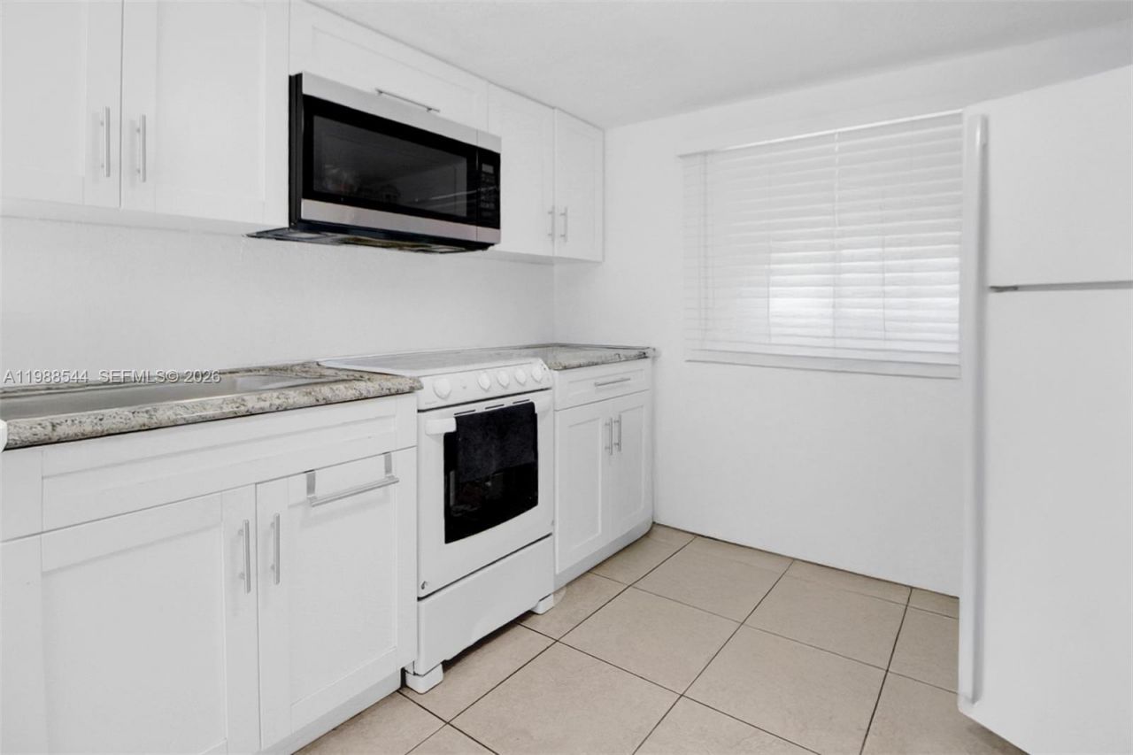 2900 NW 95th St, Miami, FL 33147 Photo