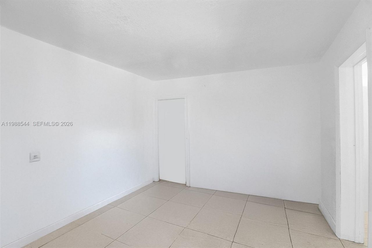 2900 NW 95th St, Miami, FL 33147 Photo