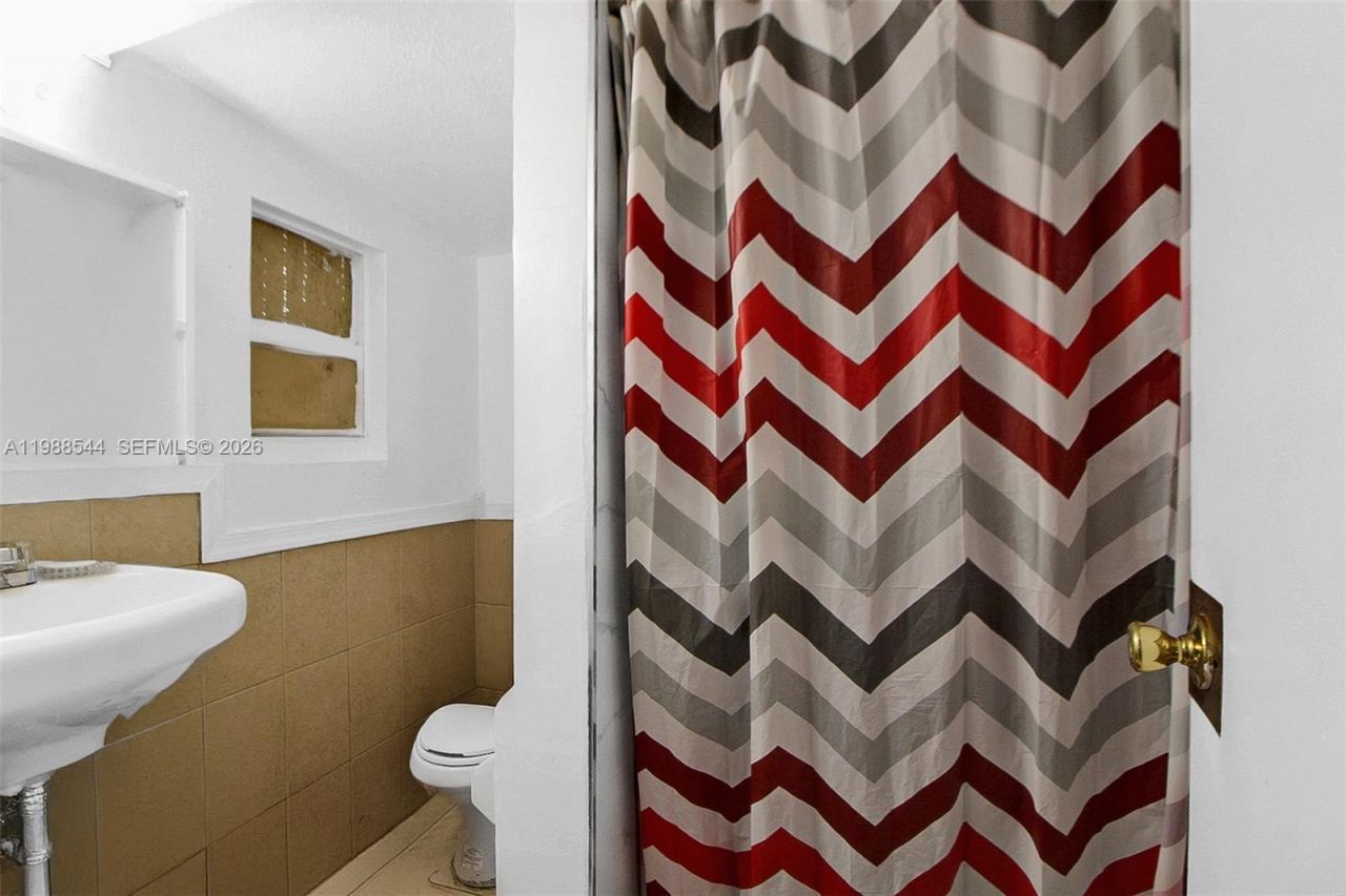 2900 NW 95th St, Miami, FL 33147 Photo