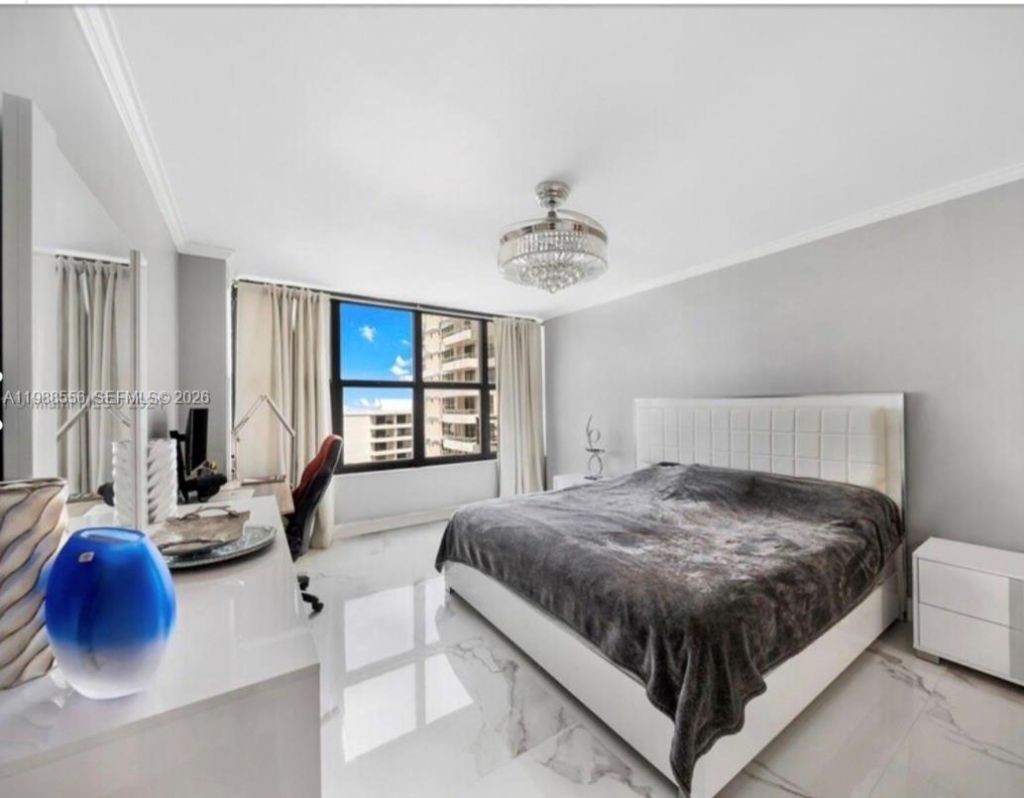 2500 Parkview Dr, Unit 2119, Hallandale Beach, FL 33009 Photo