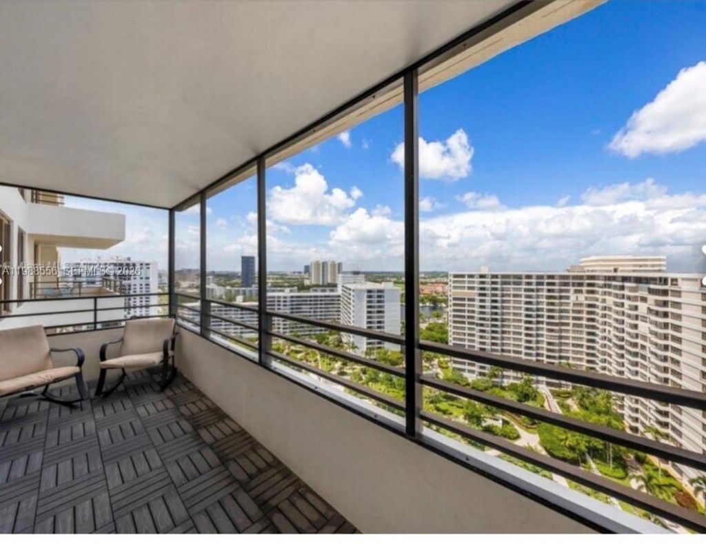 2500 Parkview Dr, Unit 2119, Hallandale Beach, FL 33009 Photo