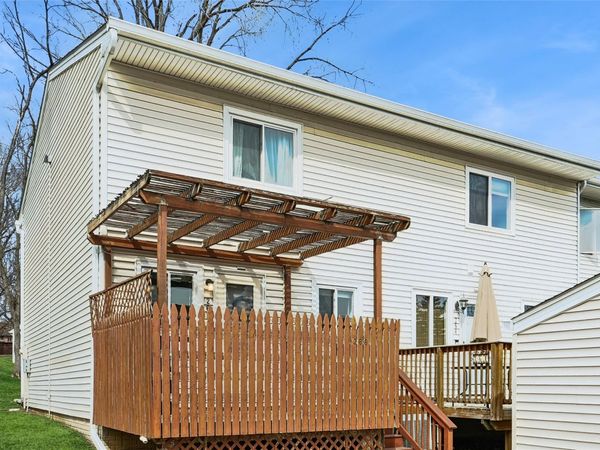 268 Holiday Circle, Unit 61, West Des Moines, IA 50265