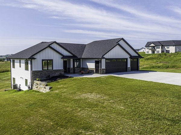 14368 Keegan Court, Dubuque, IA 52002