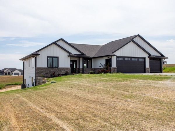 14368 Keegan Court, Dubuque, IA 52002