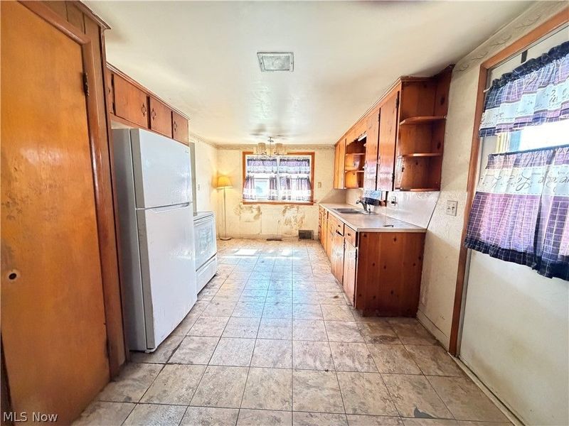 712 Mcdaniel Avenue , Minerva, OH 44657 Photo 3