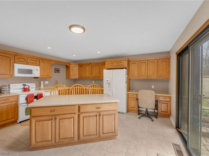 22137 Meadownorth Court, Strongsville, OH 44149 Photo 11