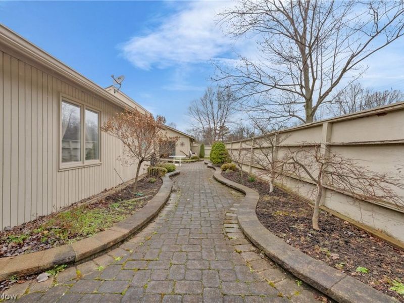 22137 Meadownorth Court, Strongsville, OH 44149 Photo 34