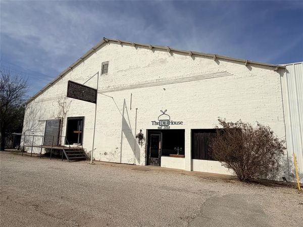 107 N Oak Street , Seymour, TX 76380