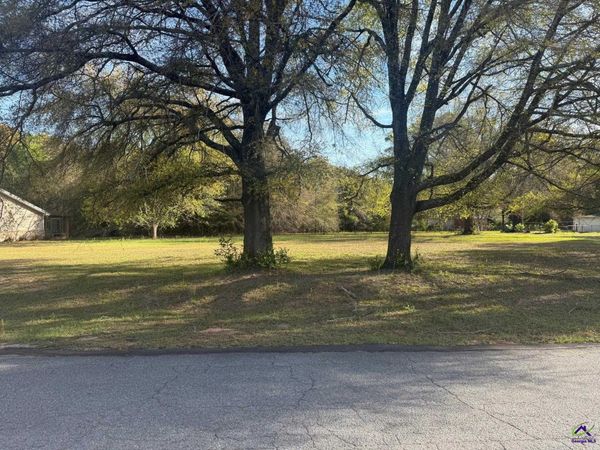 102 Moss Oaks Rd., Perry, GA 31069