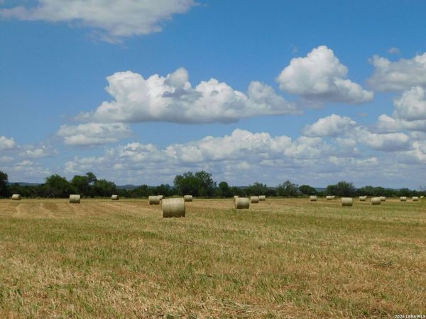 10566 Texas 127, Sabinal, TX 78881