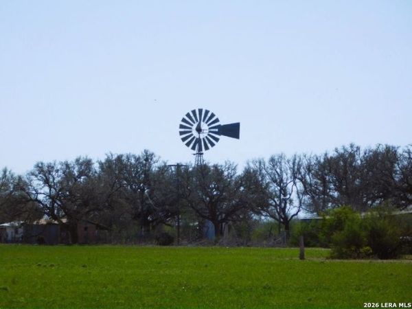 10566 Texas 127, Sabinal, TX 78881