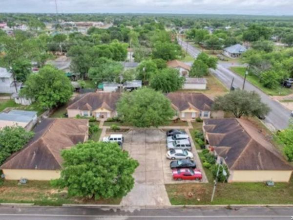 622 S Oak, Pearsall, TX 78061