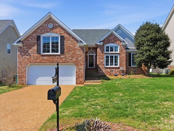 1311 Saybrook Xing, Thompsons Station, TN 37179