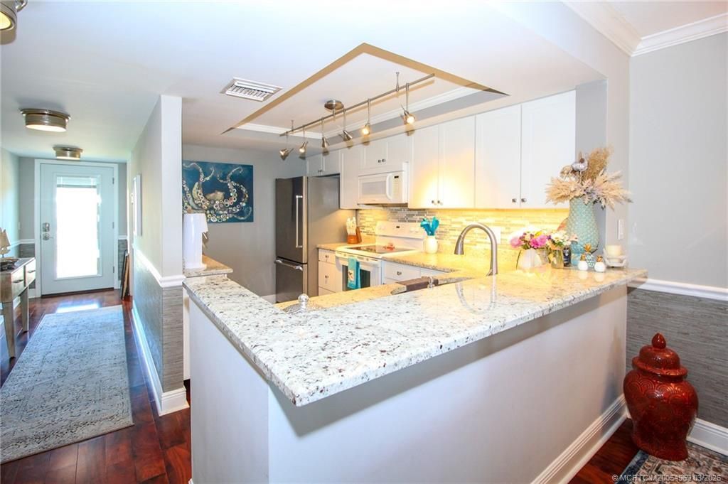20 NE Plantation Road, Unit 204, Stuart, FL 34996 Photo