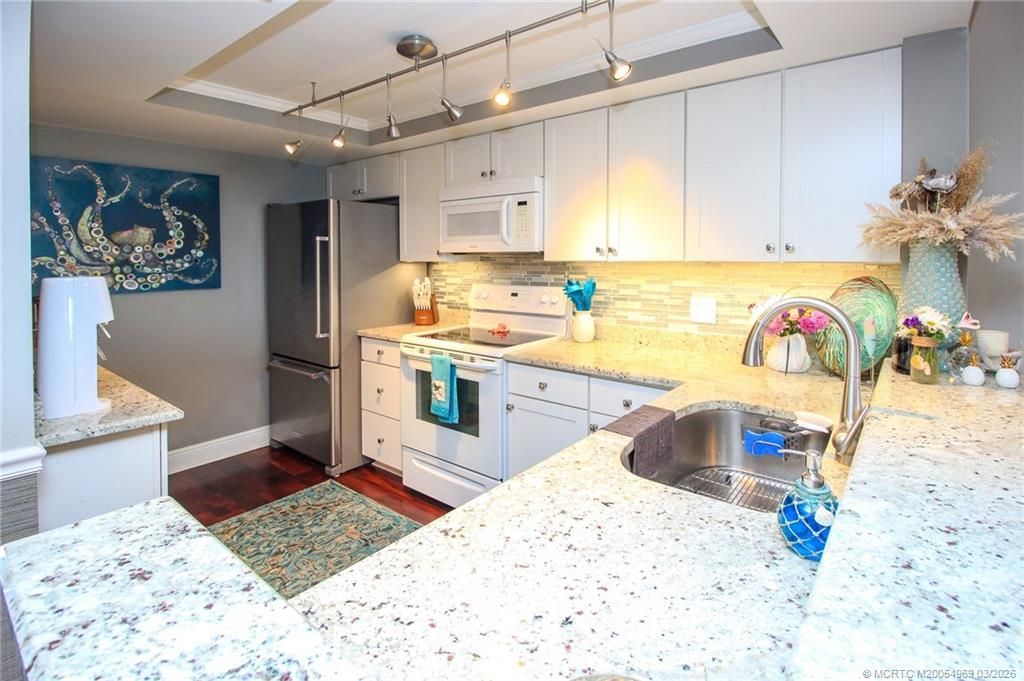 20 NE Plantation Road, Unit 204, Stuart, FL 34996 Photo