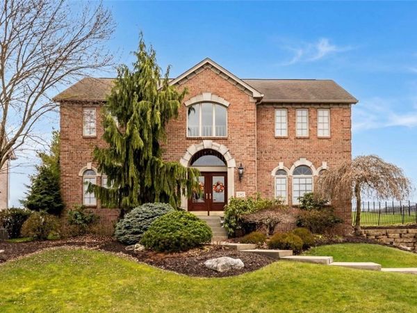 262 Hickory Heights Dr, Bridgeville, PA 15017