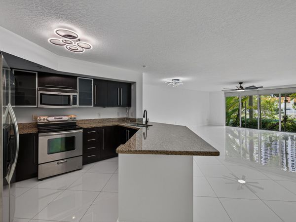 900 SE 2nd Street, Unit 201, Fort Lauderdale, FL 33301