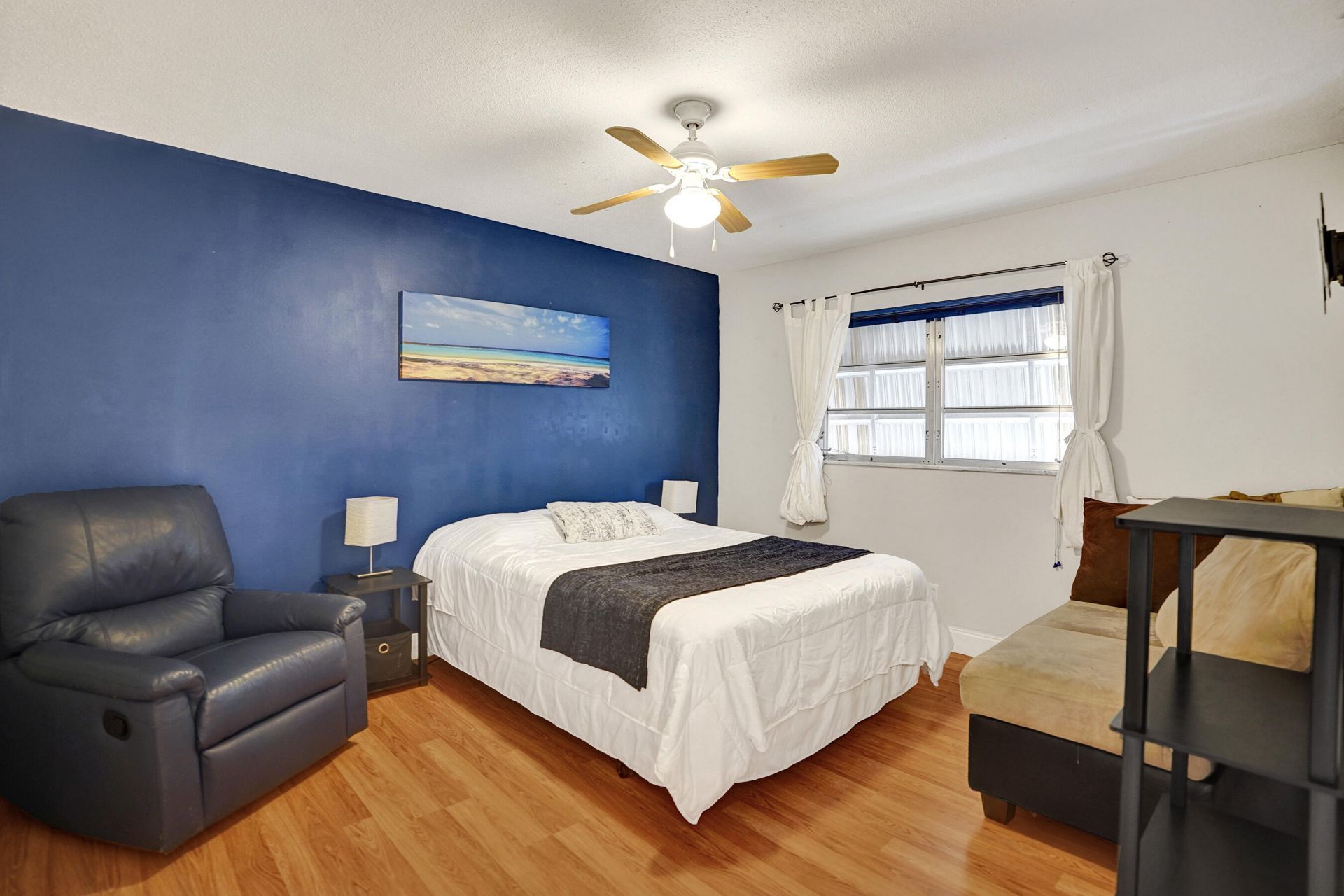 218 NE 12th Avenue, Unit 401, Hallandale Beach, FL 33009 Photo