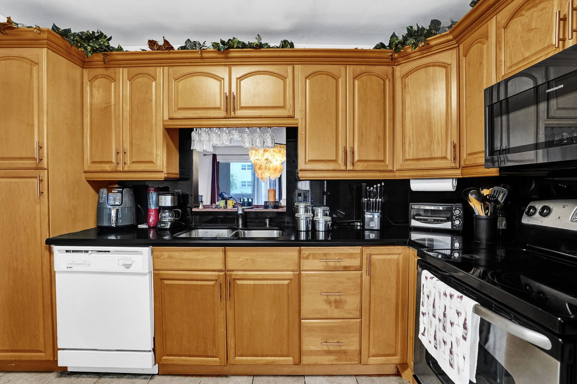 218 NE 12th Avenue, Unit 401, Hallandale Beach, FL 33009 Photo