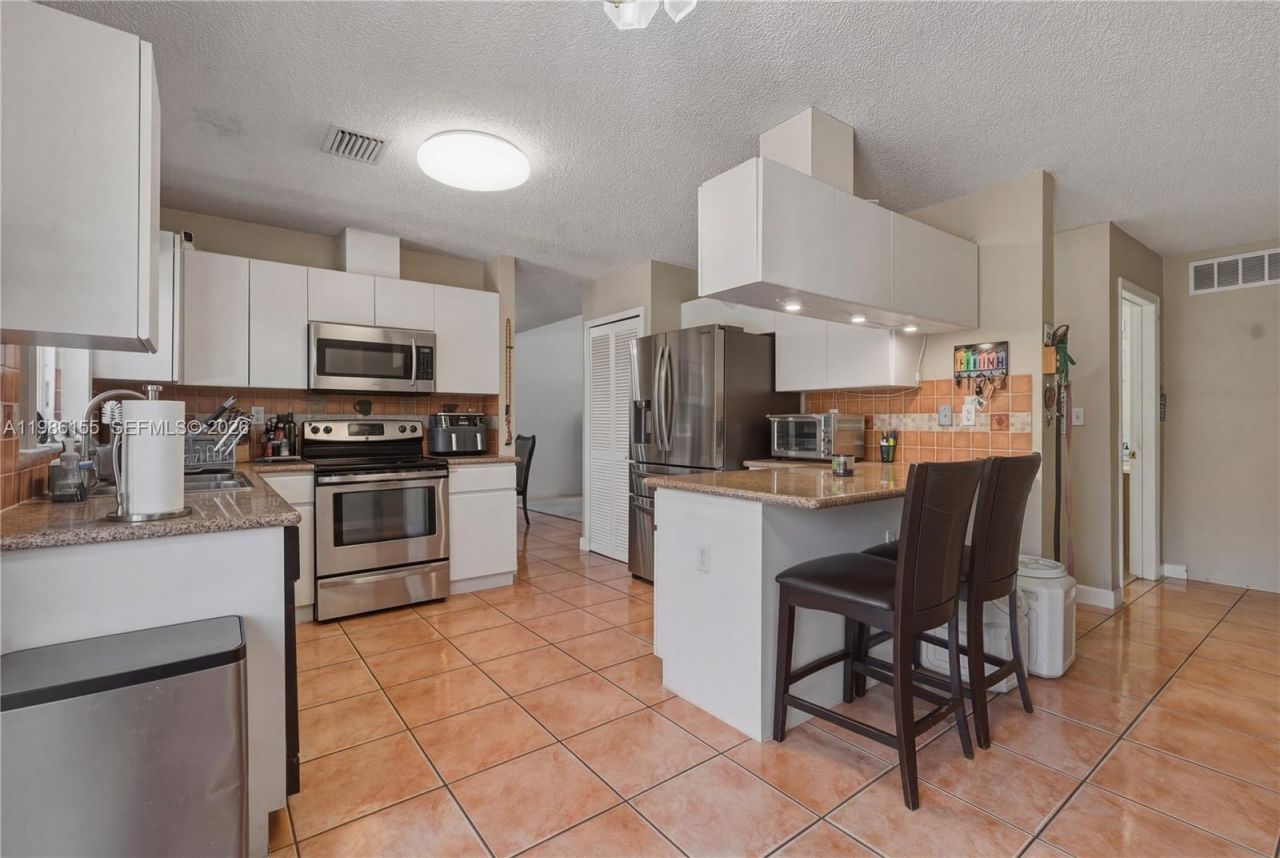 13237 NW 11th St, Miami, FL 33182 Photo