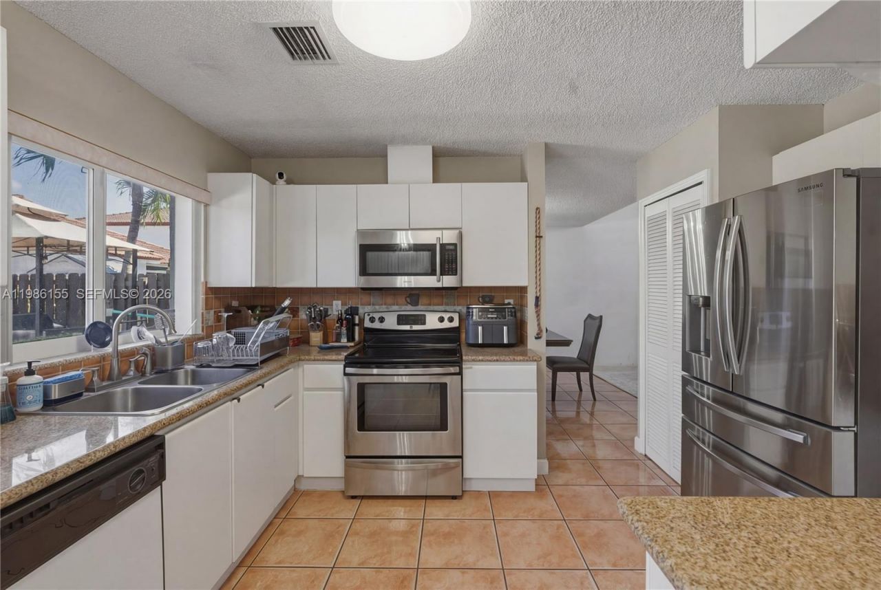 13237 NW 11th St, Miami, FL 33182 Photo