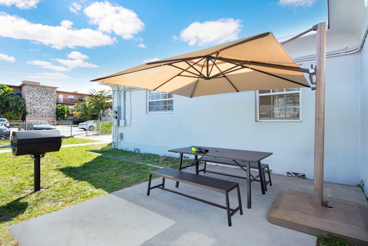 115 SE 2nd , Unit 1-2, Hallandale Beach, FL 33009 Photo