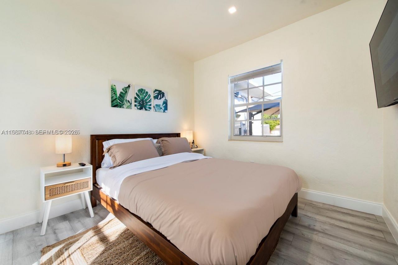 115 SE 2nd , Unit 1-2, Hallandale Beach, FL 33009 Photo