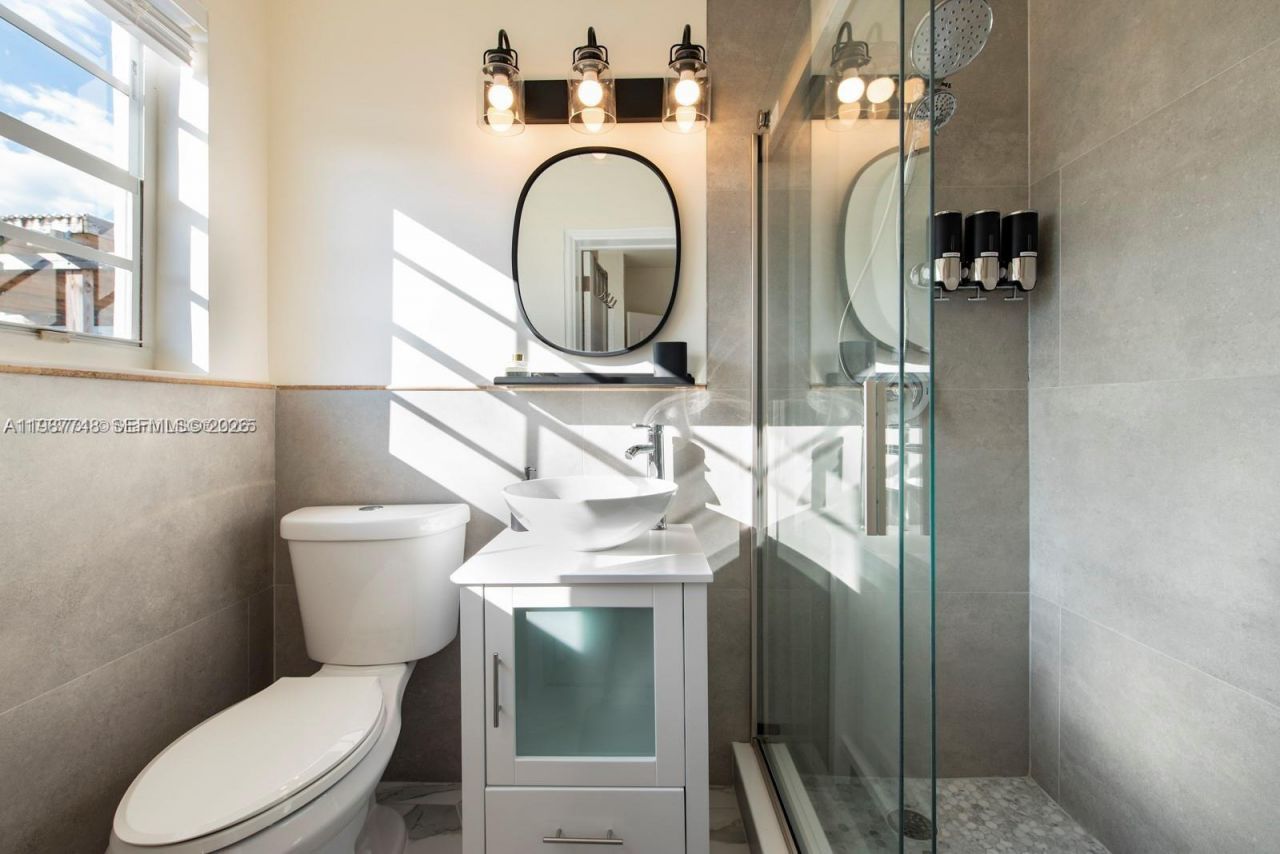 115 SE 2nd , Unit 1-2, Hallandale Beach, FL 33009 Photo