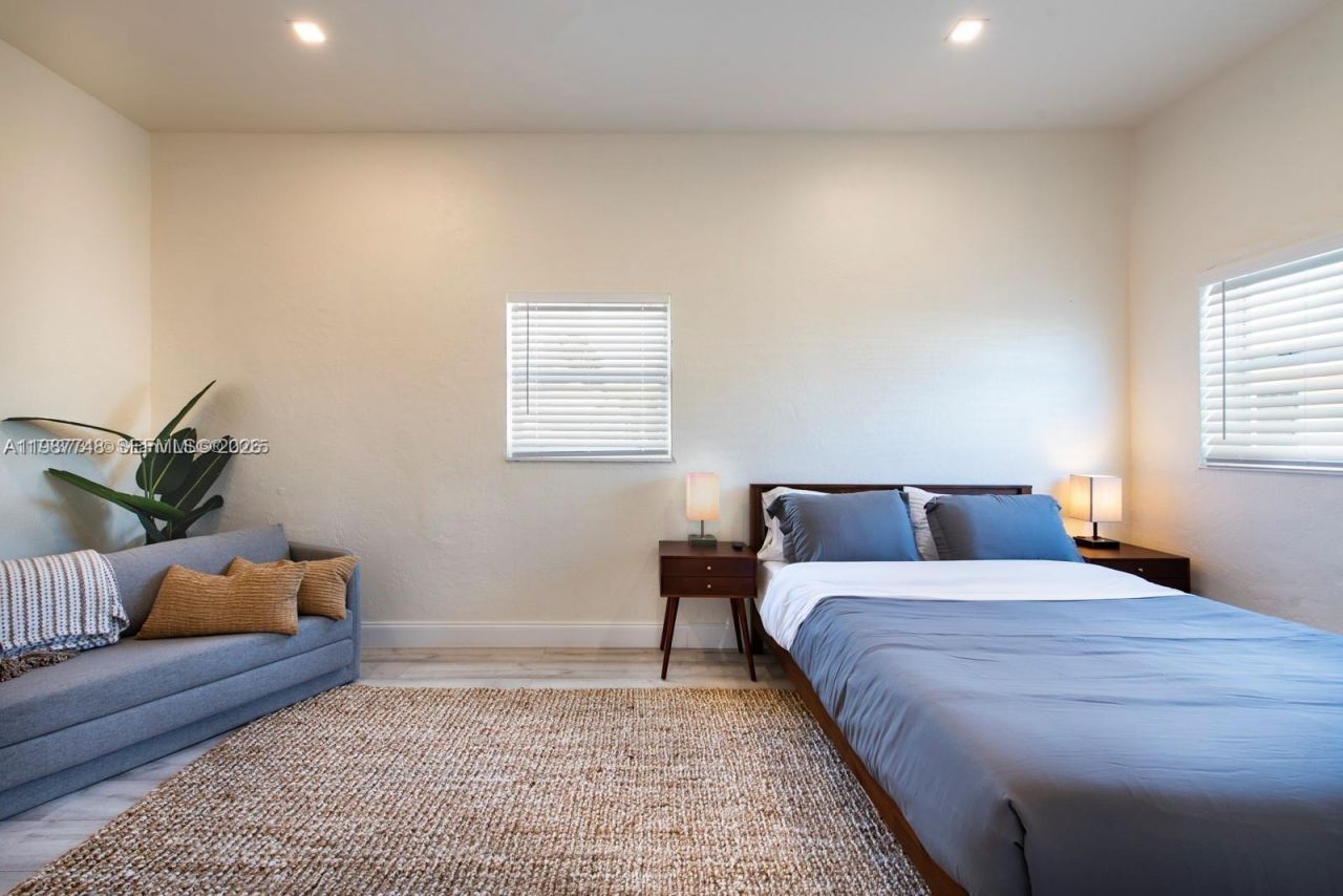 115 SE 2nd , Unit 1-2, Hallandale Beach, FL 33009 Photo