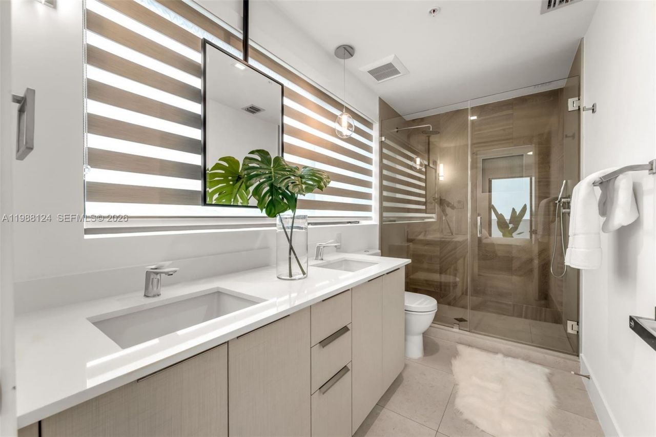 721 SW 11th Street , Unit E, Miami, FL 33129 Photo