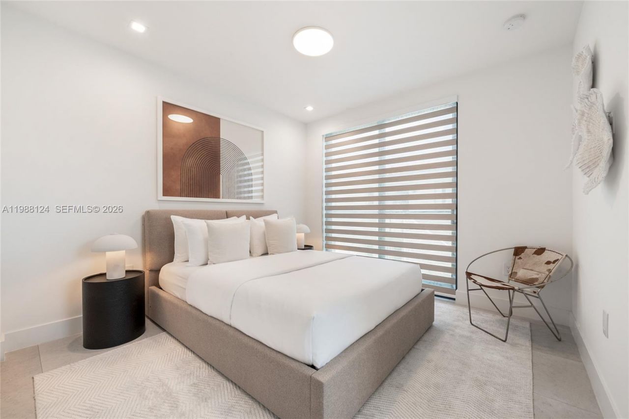 721 SW 11th Street , Unit E, Miami, FL 33129 Photo