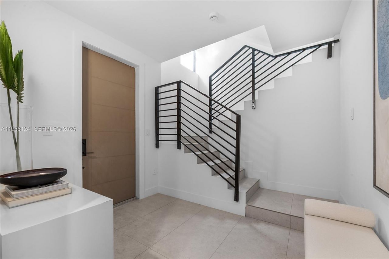 721 SW 11th Street , Unit E, Miami, FL 33129 Photo