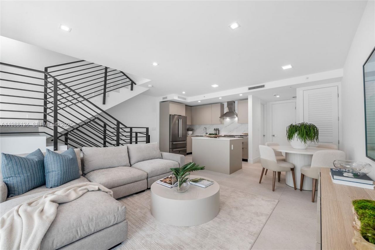 721 SW 11th Street , Unit E, Miami, FL 33129 Photo