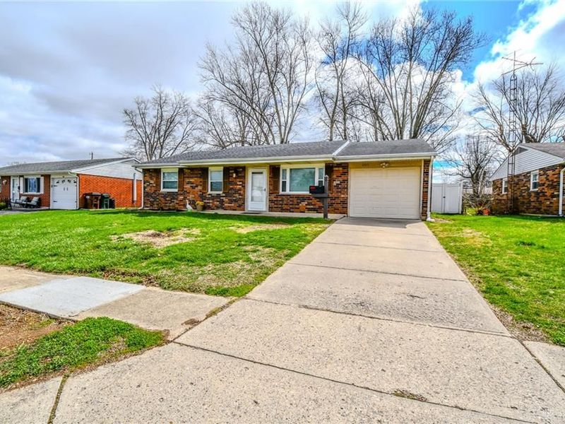 2015 Pennsylvania Drive, Xenia, OH 45385 Photo 2