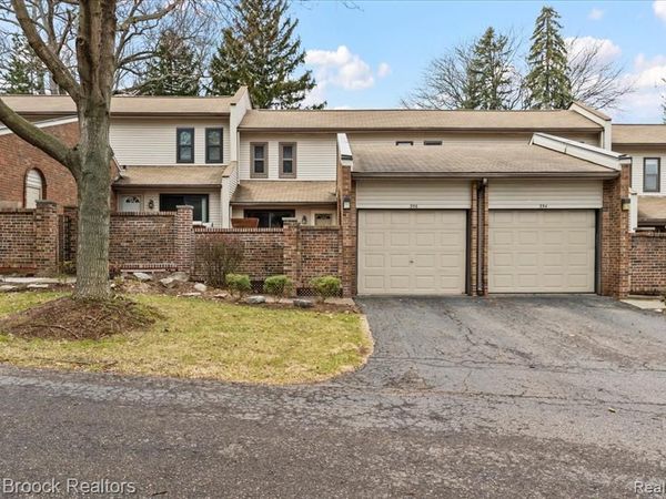 356 Willow Grove Lane, Rochester Hills, MI 48307