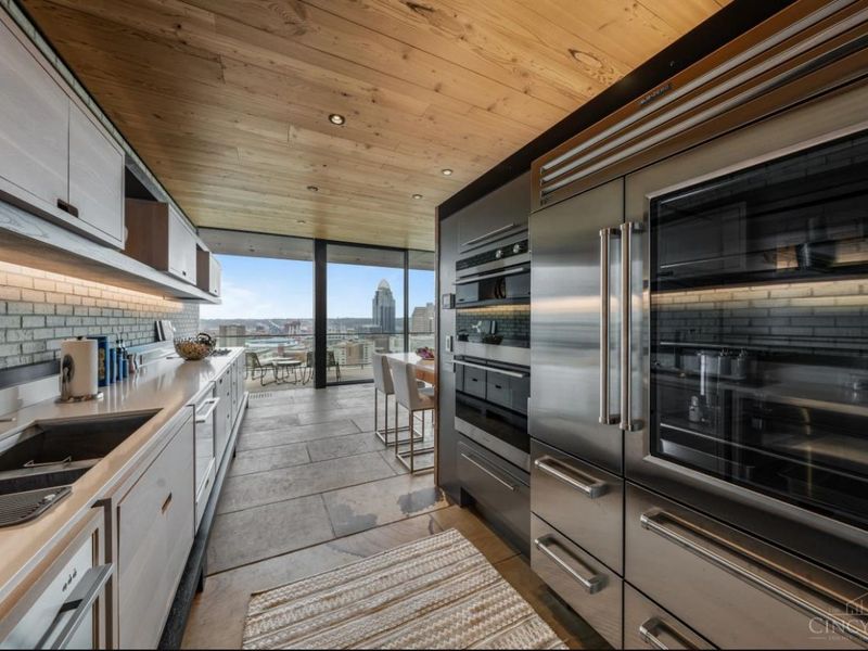 1059 Celestial Street, Cincinnati, OH 45202 Photo 7