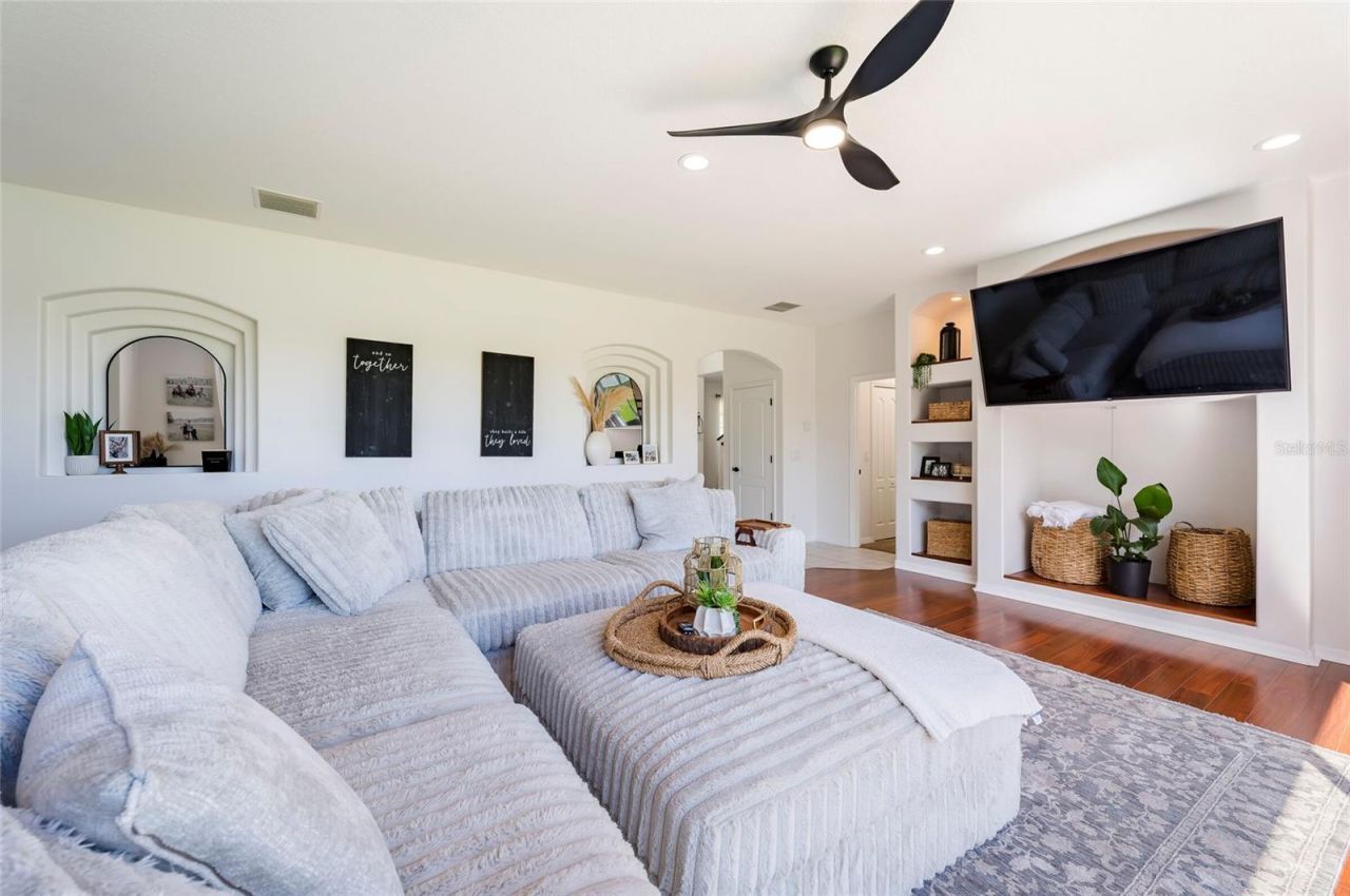 212 Excalibur Court, Brandon, FL 33511 Photo