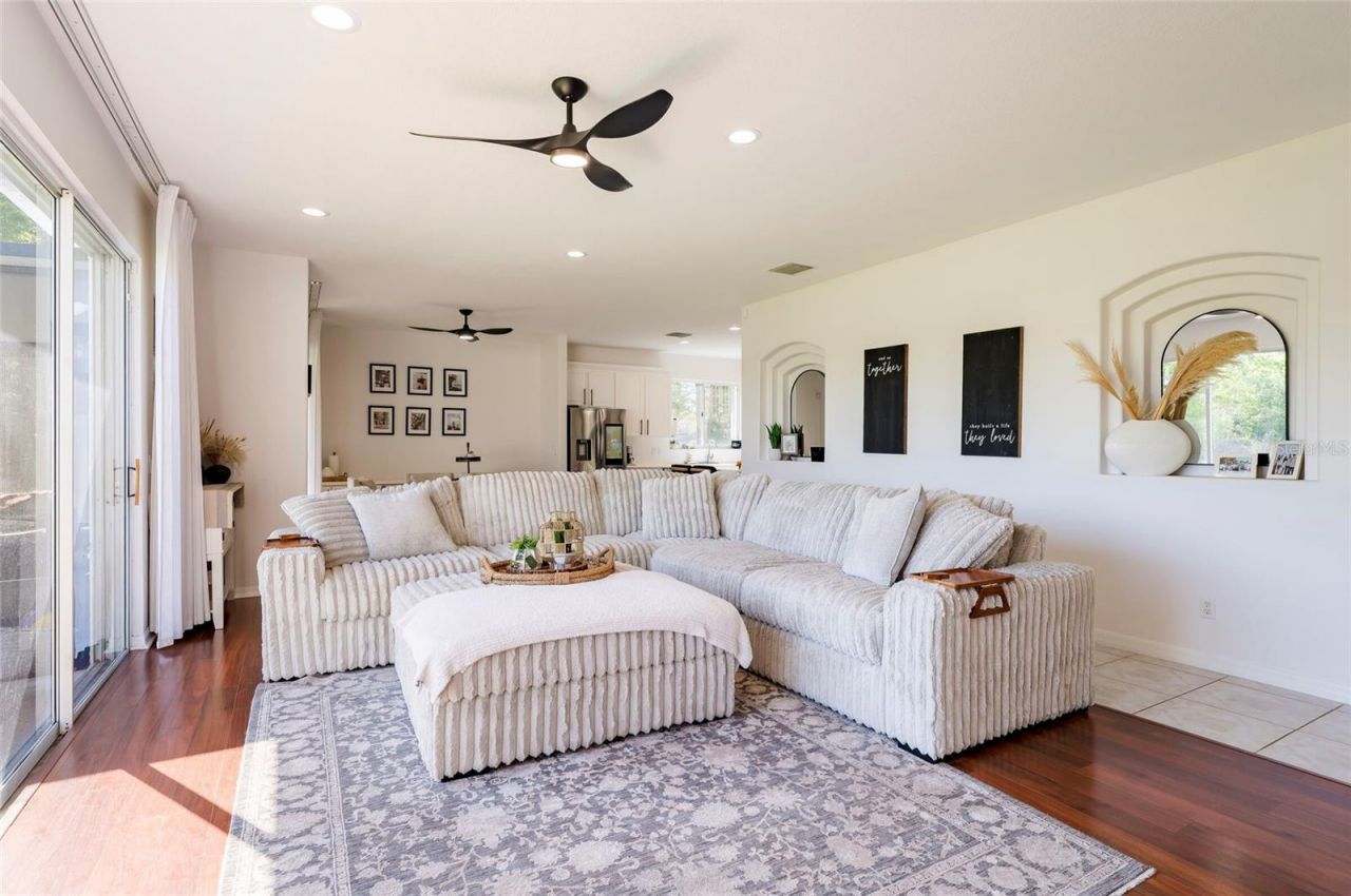 212 Excalibur Court, Brandon, FL 33511 Photo