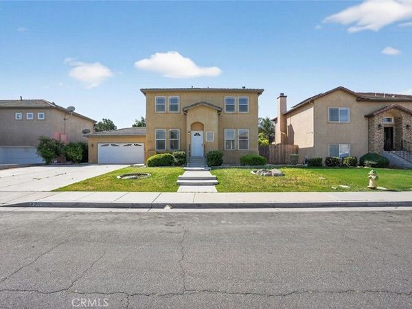 423 Rian Noelle Court, Bakersfield, CA 93308
